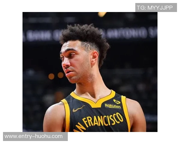 卡梅隆托马斯半场表现抢眼10投6中贡献18分3篮板6助攻1抢断